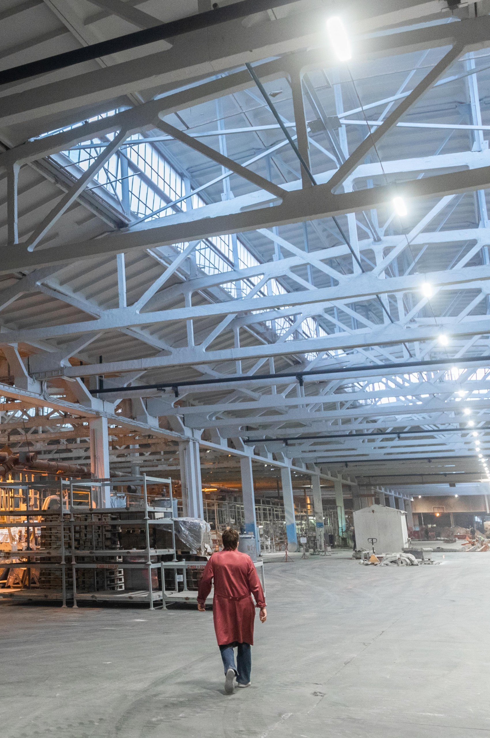 LED high-bay lighting within an industrial working area