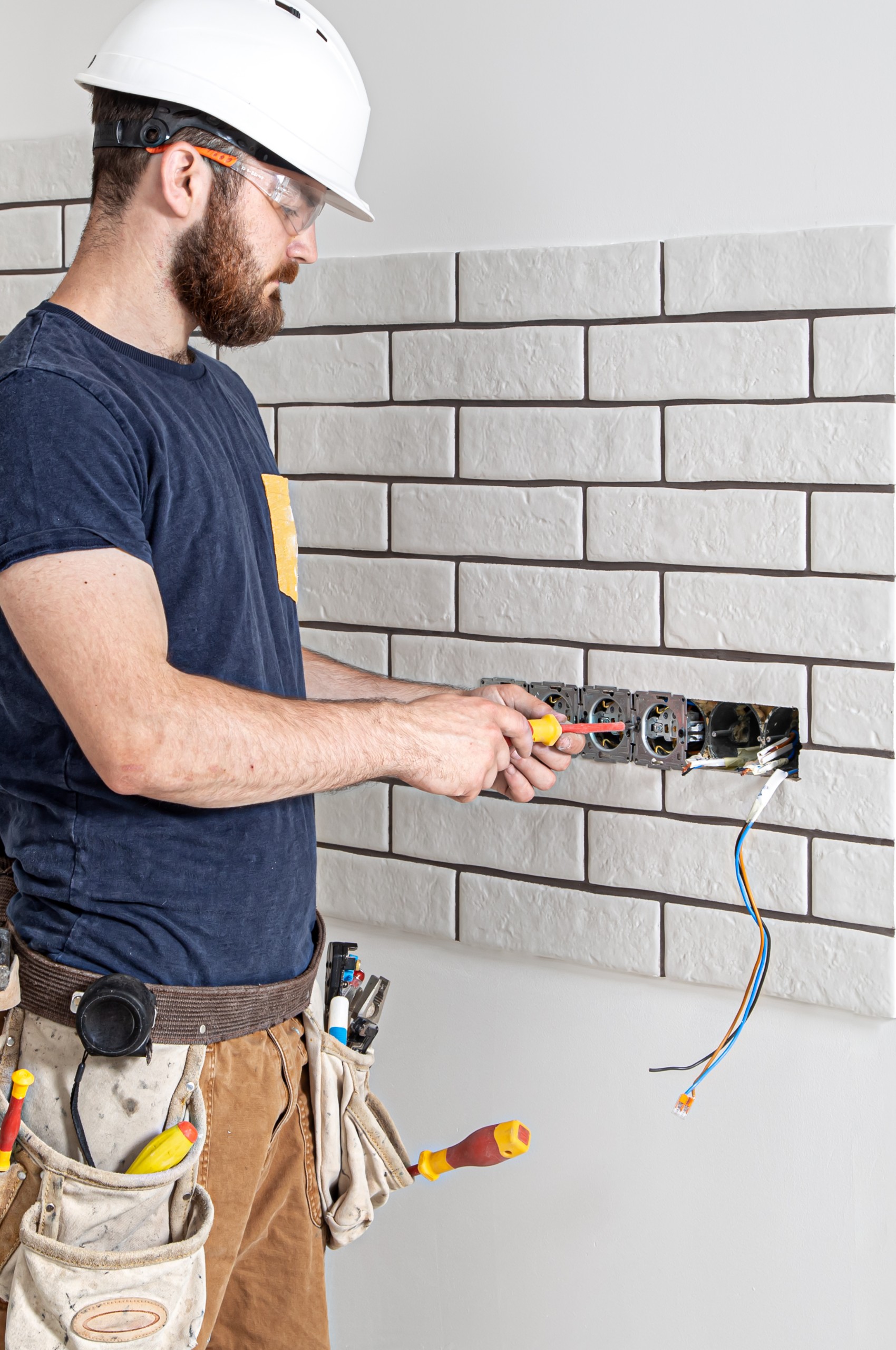 Fully certified electrician working in your home