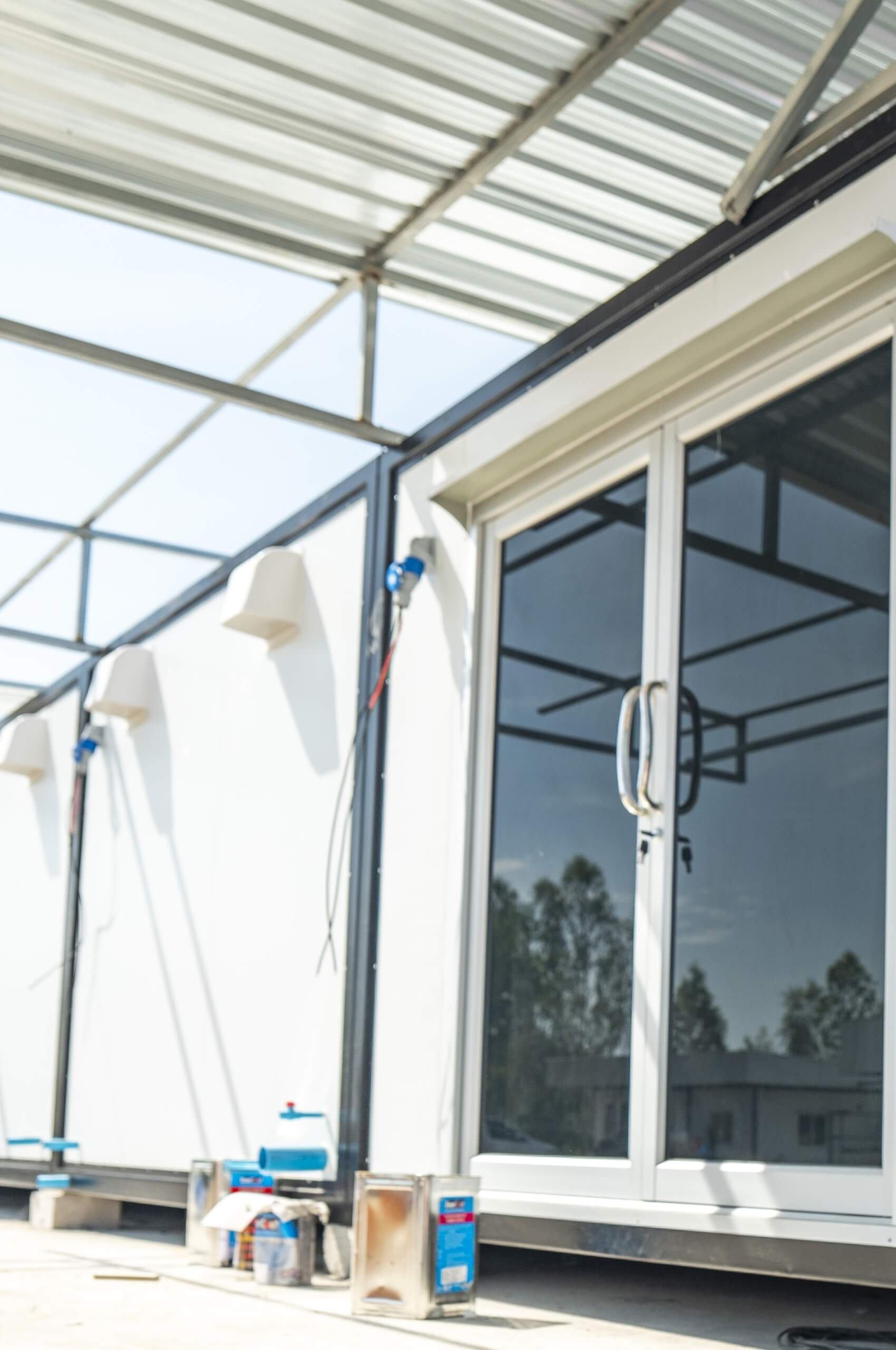 Temporary lighting to site cabins and welfare units during construction programme